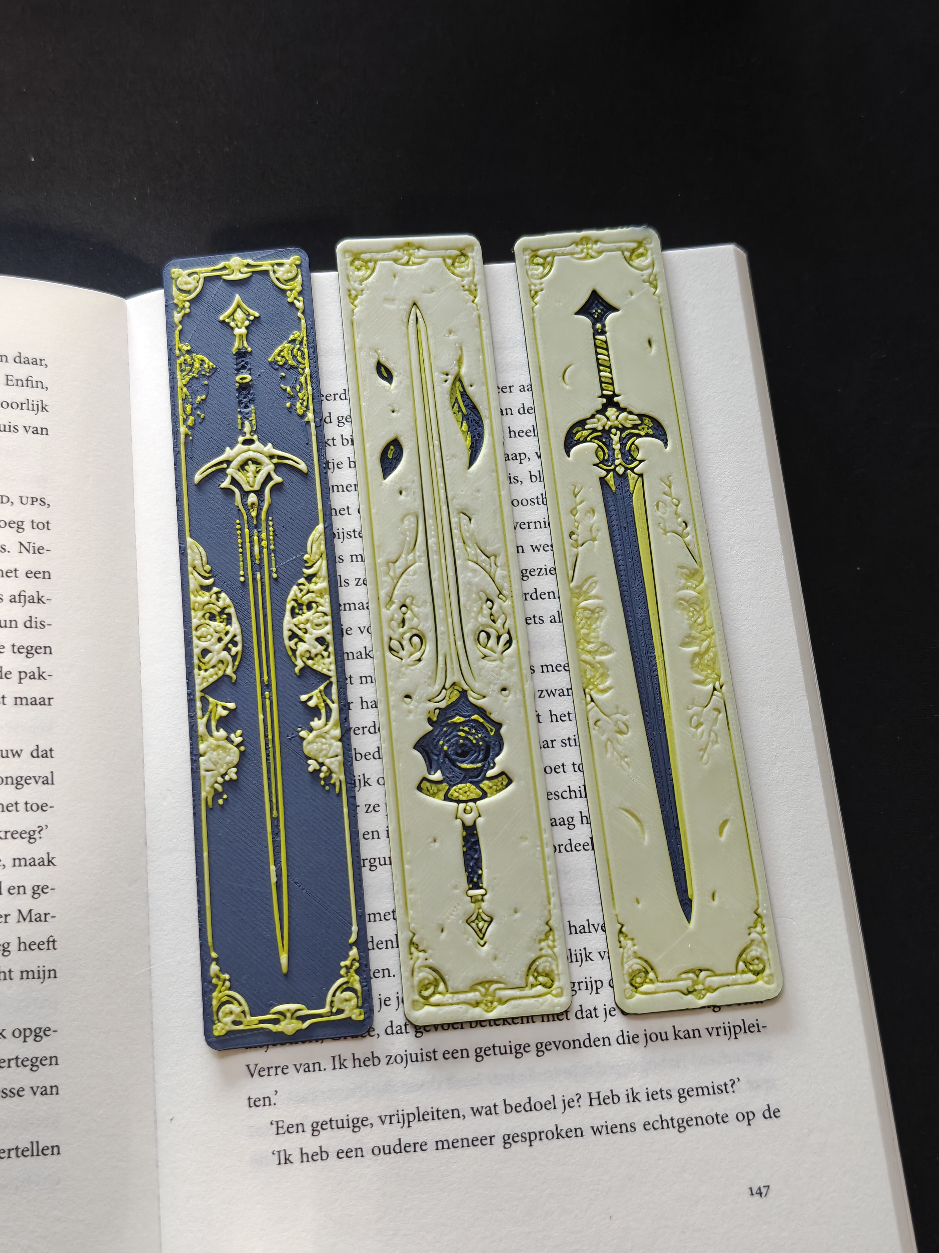 Set of 3 bookmarks - Blossem - (Navy blue-Esun yellow) - p72c4q - IMG20250619211159.jpg