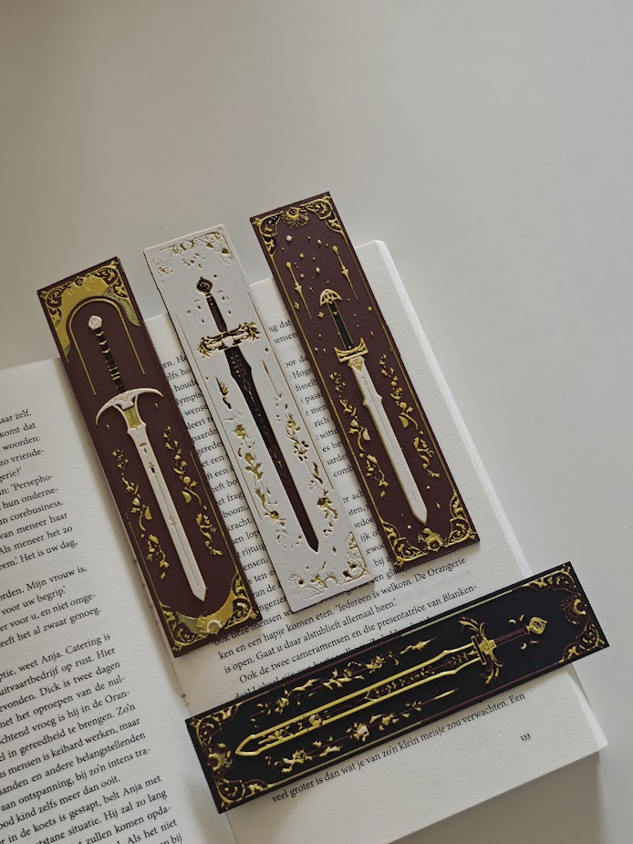 Set van 4 Boekenleggers - elven blades - (ruby red-gold-black-white) - r9x8a1